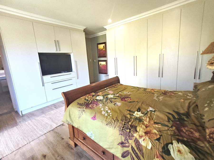 3 Bedroom Property for Sale in Gordons Bay Central Western Cape